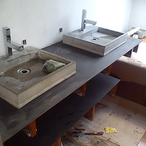 Recobriment de microciment sobre fusta y ceràmica